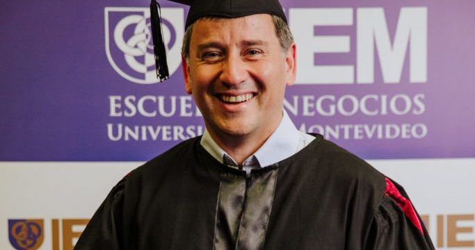 El Dr. Marcos Di Pascua recibe el título de Magíster